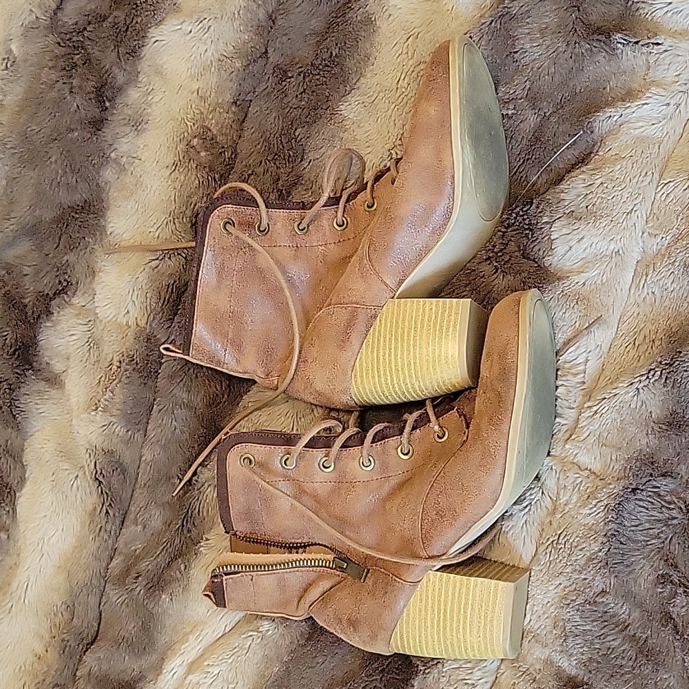 Stylish Brown Boots Size 8